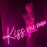 Kiss Me More Neon Tabela